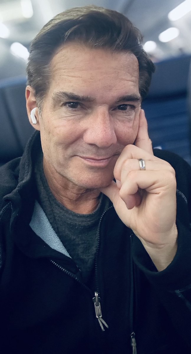 Greetings from <a href="/united/">United Airlines</a> #1367, the red-eye from Phoenix-Chicago. You can call me in the morning. I’ll return the call in the afternoon, with apologies for a long nap. 🥱😴