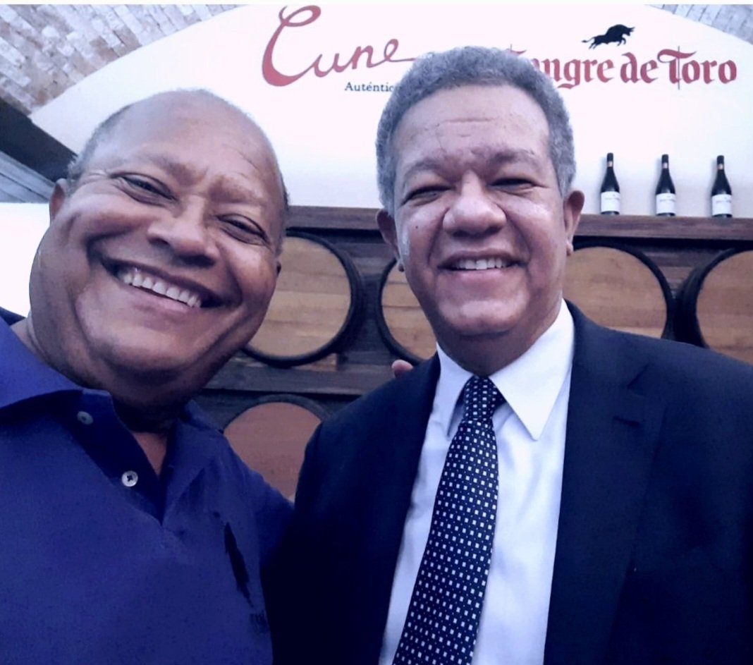 DelisHerasme's tweet photo. (2)CAVILANDO @LeonelFernandez 12 AÑOS @DaniloMedina 8 AÑOS MIS HNOS. TIO @llegopapa 4 AÑOS HNO. @luisabinader 8 AÑOS y ESTOS ANALISTAS DE PACOTILLA #PRETENDEN DAR PAUTAS TÁCTICAS/ESTRÁTÉGICAS A GENTE #EXITOSA con altas y bajas PERO #EXITOSAS Hay que 'TA vivo pa've'cosas...PUNTO https://t.co/g0zjMJkQlL