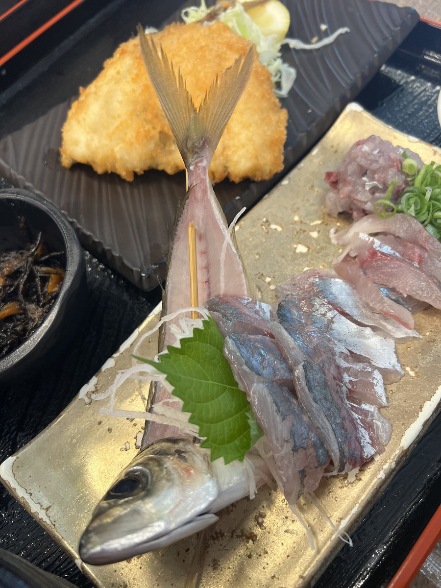 Romatter_no10's tweet photo. 激ウマの昼飯挟んで見えソーダとシイラにアジングタックルで挑み、連続でのされたけど1リベンジ成功👍
場所とロッドを変更してからはトップで水面爆発や黒豹ジャークの連続HIT!
めっちゃ夏の釣りを楽しめて最高っした😆🤟
#OceanGateAJI
#RAPOP
#メタルエフェクト
#jacksonlures
#ペンペンシイラ https://t.co/neOakqNk6A