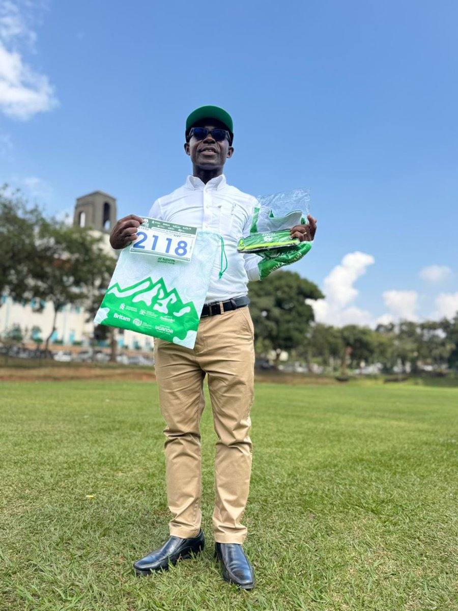 bwdavidkim's tweet photo. MD Old mutual has flagged us off to Kasese for Rwenzori Marathon. https://t.co/5XJBNDdLa5