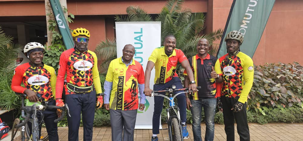 bwdavidkim's tweet photo. MD Old mutual has flagged us off to Kasese for Rwenzori Marathon. https://t.co/5XJBNDdLa5