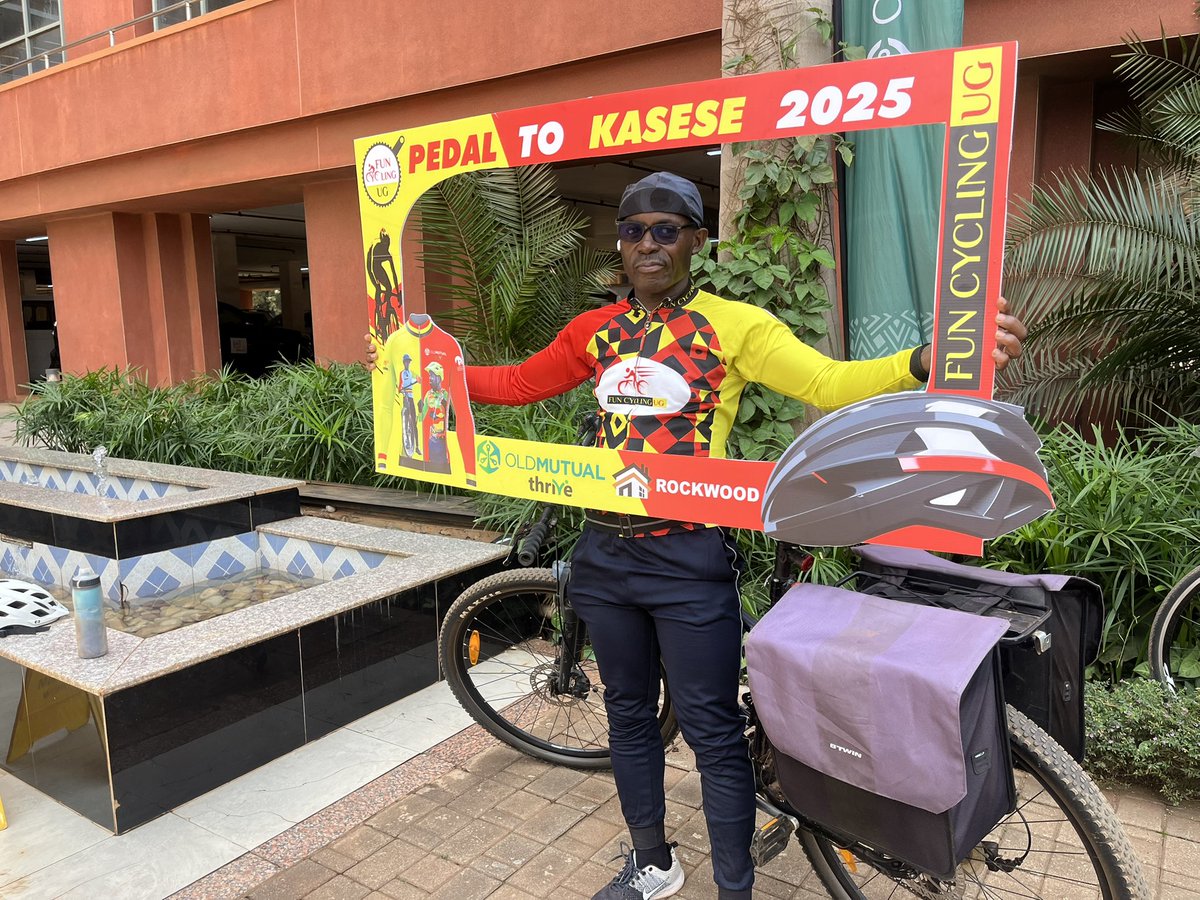 bwdavidkim's tweet photo. MD Old mutual has flagged us off to Kasese for Rwenzori Marathon. https://t.co/5XJBNDdLa5