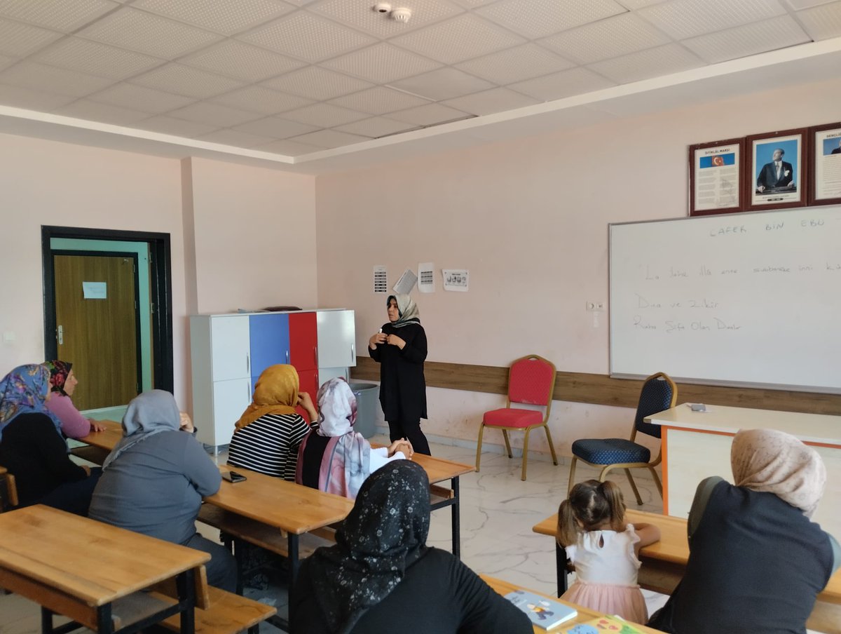 "...Allah içinizden inananların ve kendilerine ilim verilenlerin derecelerini yükseltir..." 
(Mücadele, 58/11) 

📍Kadın ve Aile Koordinatörlüğü olarak Muhabbet Meclislerimizde 5 farklı noktada hanım kardeşlerimizle bir araya gelerek haftalık sohbetimizi gerçekleştirdik. 🌸