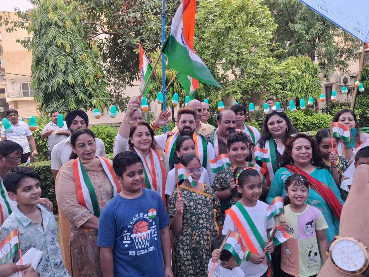 OberoiShelly's tweet photo. ЁЯУНPatel Nagar
ЁЯЗоЁЯЗ│ Independence Day celebrations at New MIG, Prasad Nagar
Our talented kids stole the show with their amazing performances, filling the atmosphere with pride and patriotism! ЁЯМЯЁЯСП
#IndependenceDay #PrasadNagar #ProudMoment #KidsTalent https://t.co/2ZsmEbBgl7