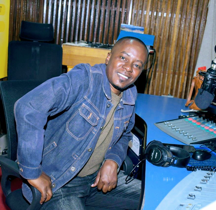 Furahiday Vibe...
Hivi nauliza..ati masikini akipata, matako hulia mbwata. Maanake 🤔🤔? 
#ReggaeVibesKbc 2pm - 4pm, Raha na burudani tosha!! 
#ReggaeMusicSoNice