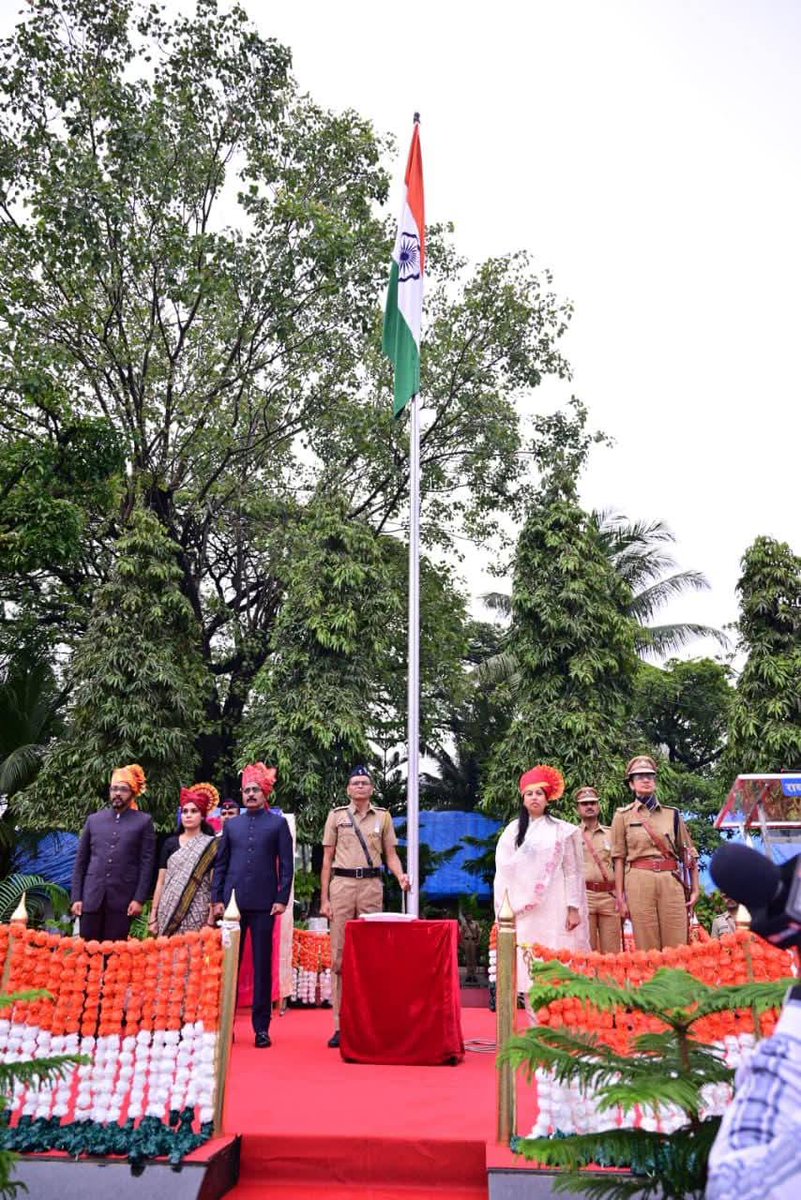 पदं कर्तुत्वाने मिळतात जादूटोणा करून पद मिळत नाही. आज आदिती ताई यांच्या हस्ते रायगड जिल्ह्यात ध्वजारोहण करण्यात आला. रायगडच्या पालकमंत्री म्हणून कर्तुत्ववान आदिती ताई तटकरे याच योग्य आहेत आणि त्याच त्या पदावर असतील हा विश्वास आहे. 
<a href="/iAditiTatkare/">Aditi S Tatkare</a>