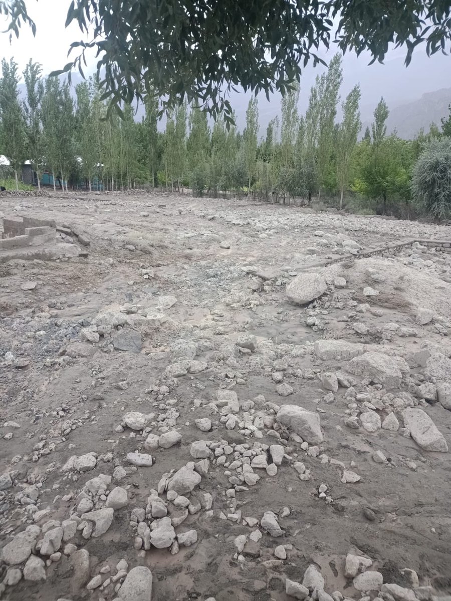 Images from Hatoon Ghizer! The overnight flood has hit hatoon very hard the residents are facing the issue of drinking water, hard to believe our land has been devastated this way.

#DeclareClimateEmergencyinGB