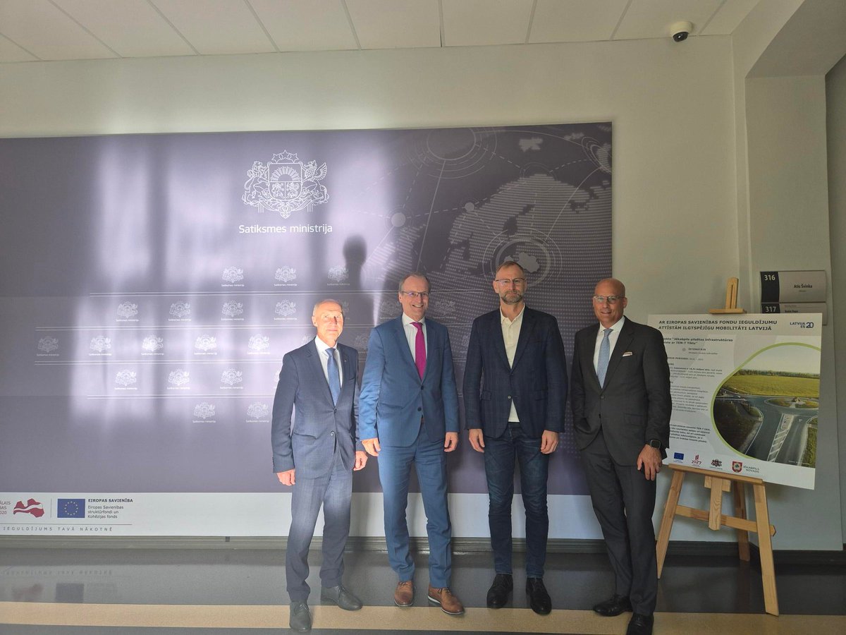 Satiksmes ministrs Atis Švinka tikās ar @TUVRheinland vadību, lai pārrunātu sadarbību. Švinka: Augstu vērtējam TÜV pieredzi un ieguldījumu tehnisko pārbaužu sistēmas attīstībā Latvijā. Esam vienojušies turpināt sadarbību, lai nodrošinātu visaugstākā līmeņa pārbaudes iekārtas.”