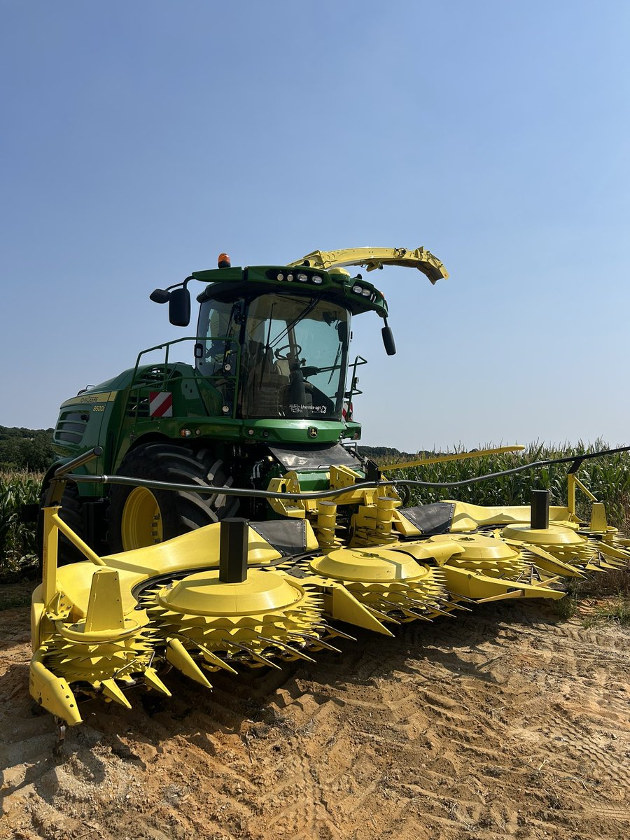 Un FESTIVAL de nouveauté pour la récolte des maïs 2025!!!!! 😃😁 🌽
Contacter nous!
=> 4 roues motrices
=> Harvest Lab : rendement, matières sèches, cartographies en continu etc…
=> MAÏS ÉPIS 😍
=> et toujours transport, lame…

Nous sommes prêt à affronter vos plus beau maïs 🌽