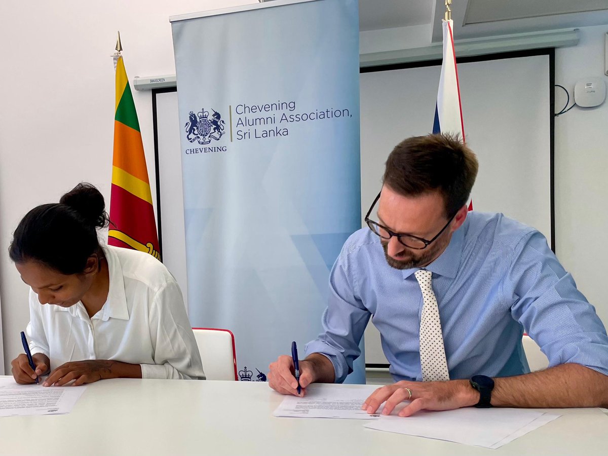 UKinSriLanka's tweet photo. 🤝 We are pleased to mark the beginning of a new collaboration with @cheveninglka, the Chevening Alumni Sri Lanka. This partnership will support joint activities that strengthen the alumni network and inspire future applicants.
🇬🇧🇱🇰
#UKinSriLanka
#CheveningAlumni https://t.co/mdx6GuqPRi