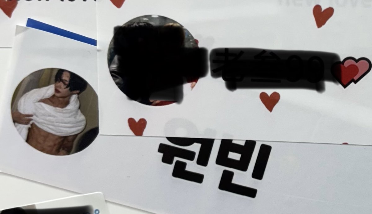 홍대 다이소 갔는데 폴라폴라 기계에 이거 붙여
놓은 희주 누구신가요~?!
구경하다가 제 눈을 의심했잖아요ㅋㅋㅋ
이런 고능 사진은 희주들끼리만 보자구요🖤