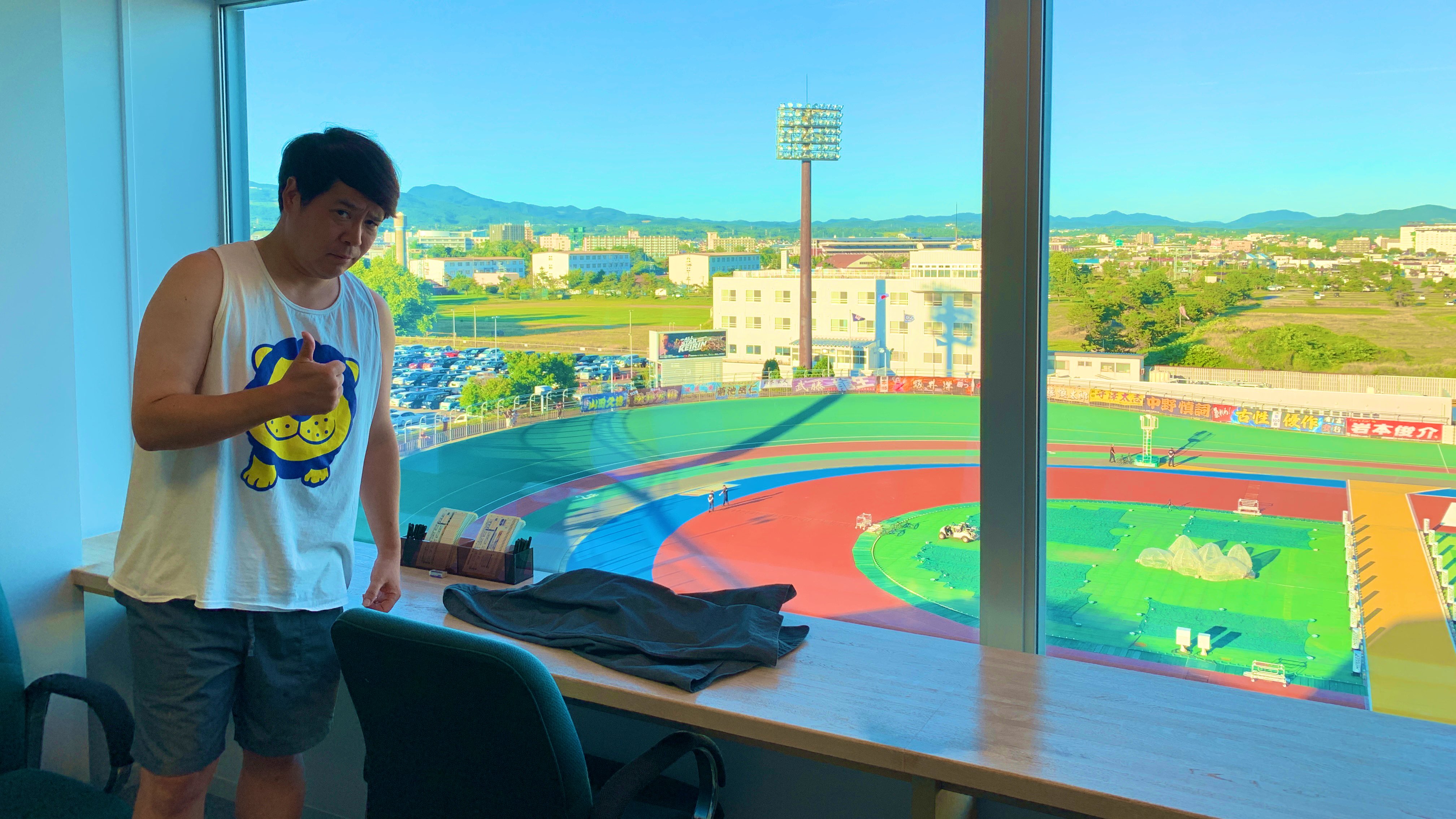 ケビンスの男前放送　山口コンボイ収録中アクリルスタンド ケビンス 山口コンボイ アクスタ 真夏のラフフェスくじ - メルカリ