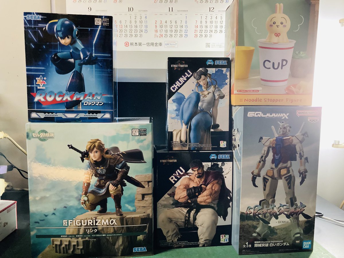 フォロワーのユキサカさん（<a href="/cqbMTSspOAUbHJq/">ユキサカ</a> ）からプレゼント🎁を頂きましたよ😊
職場近くまで来て頂きありがとうございます🙇
フィギュア、ドラクエグッズ大量ですね😊
勇者時計カッケー！飾ろう！🤩
こちらは魔王時計入れたからトレードかな🙂
ありがとうございました☺️（職場で撮影する奴📷✨）