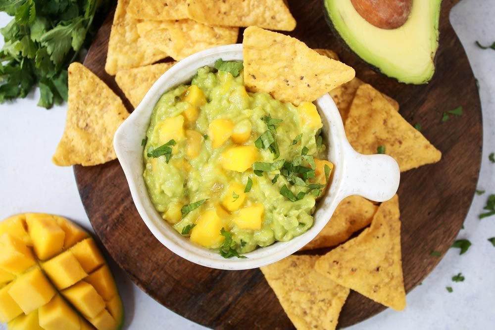 ¡Prueba esta receta! Recuerda al guacamole, pero es mucho más suave, ligera y con un toque dulce: Salsa de aguacate y mango 😍 bioecoactual.com/2022/08/10/rec…