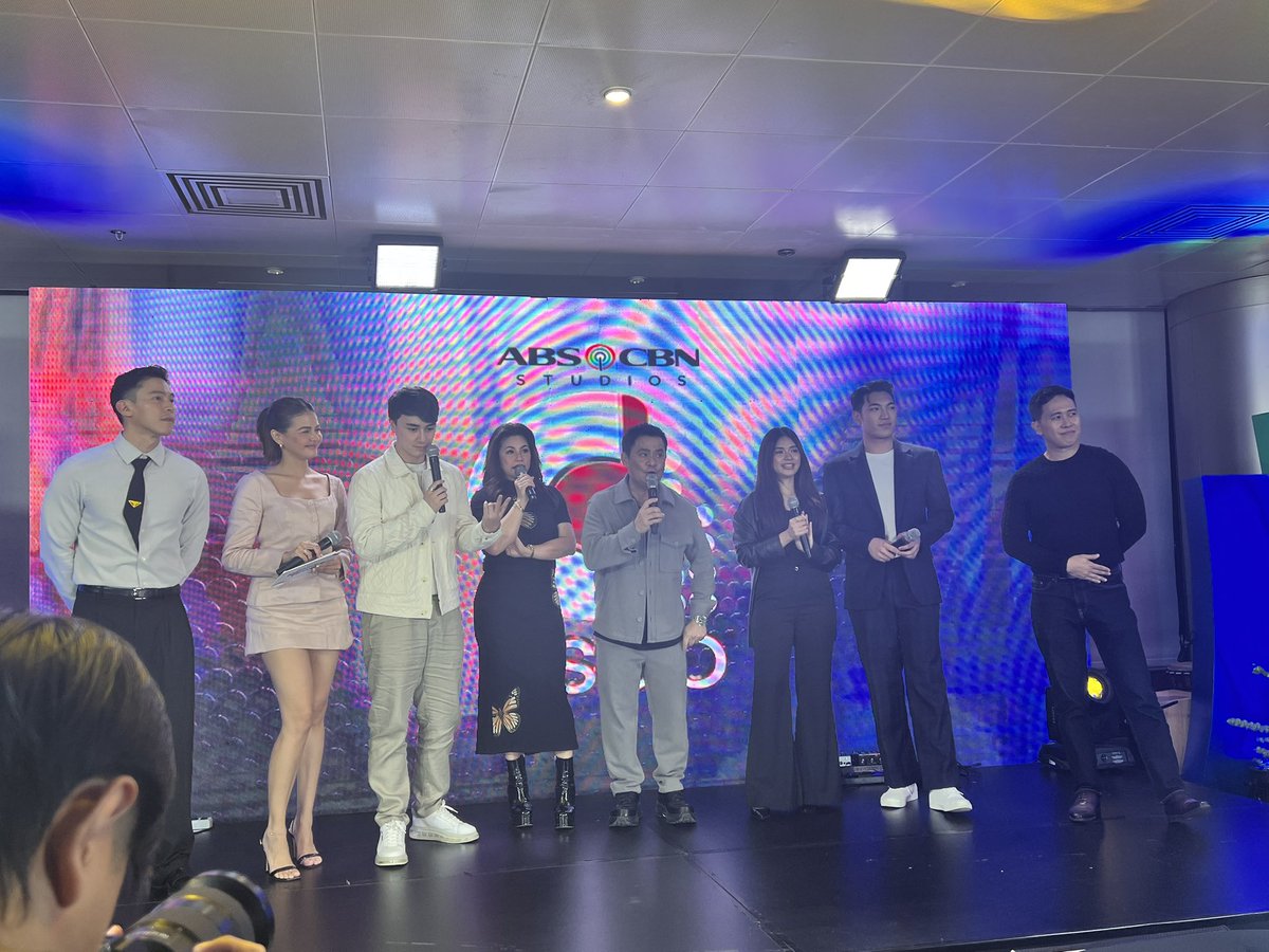 ABSCBNpr's tweet photo. #RegineVelasquezAlcasid, #OgieAlcasid, #Darren, #LoisaAndalio, and #EdwardBarbers invite audiences at the ABS-CBNโs trade series to watch ASAP.
#abscbn #abscbnpr #Kapamilyaforever #ABSCBNTradeEvent https://t.co/w9bpe4HpMO