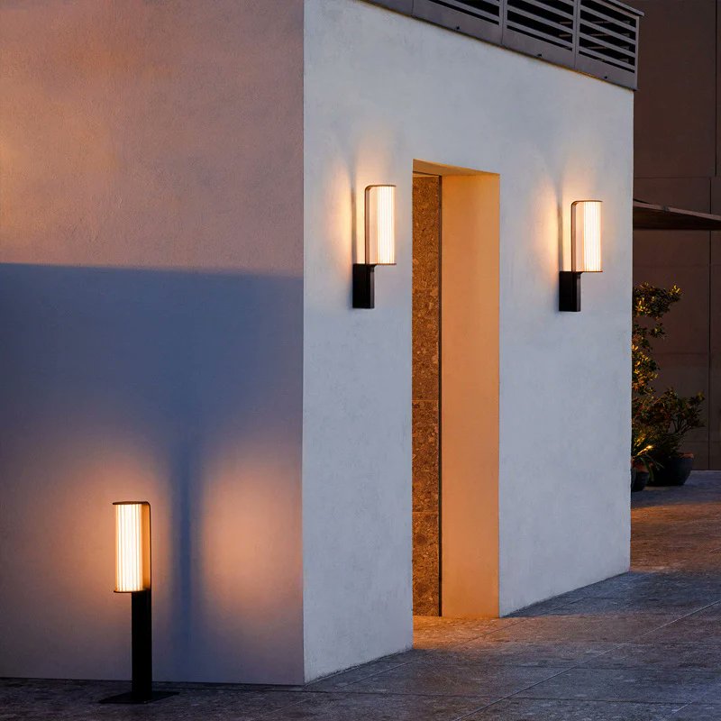 Rueelight's tweet photo. Our outdoor villa wall lamp pairs dark aluminum with brushed stainless steel for timeless style，A warm vertical glow to guide your way—without the glare.
shop now: https://t.co/c2QgGYf5GT
#OutdoorLighting #VillaDesign #WallLamp #ModernExterior #LightingDesign https://t.co/kVCi6FDccg