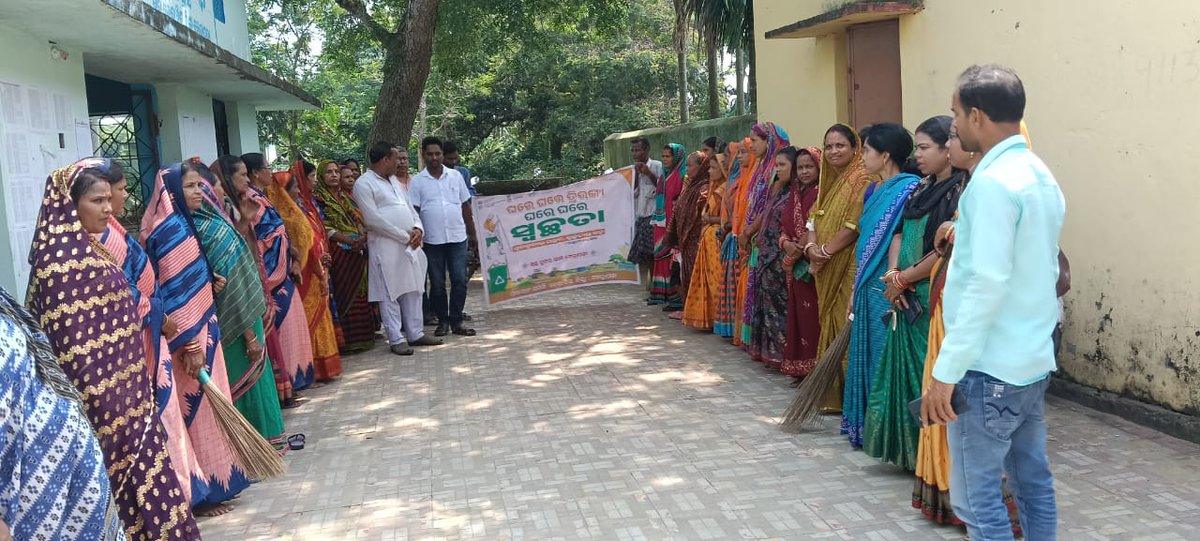 ZPKendrapada's tweet photo. Mass clinginess drives the eva of "Har Ghar Tiranga Har Ghar Swachhata" from different GPs of Kendrapara district. https://t.co/UBoCSkg9FP
