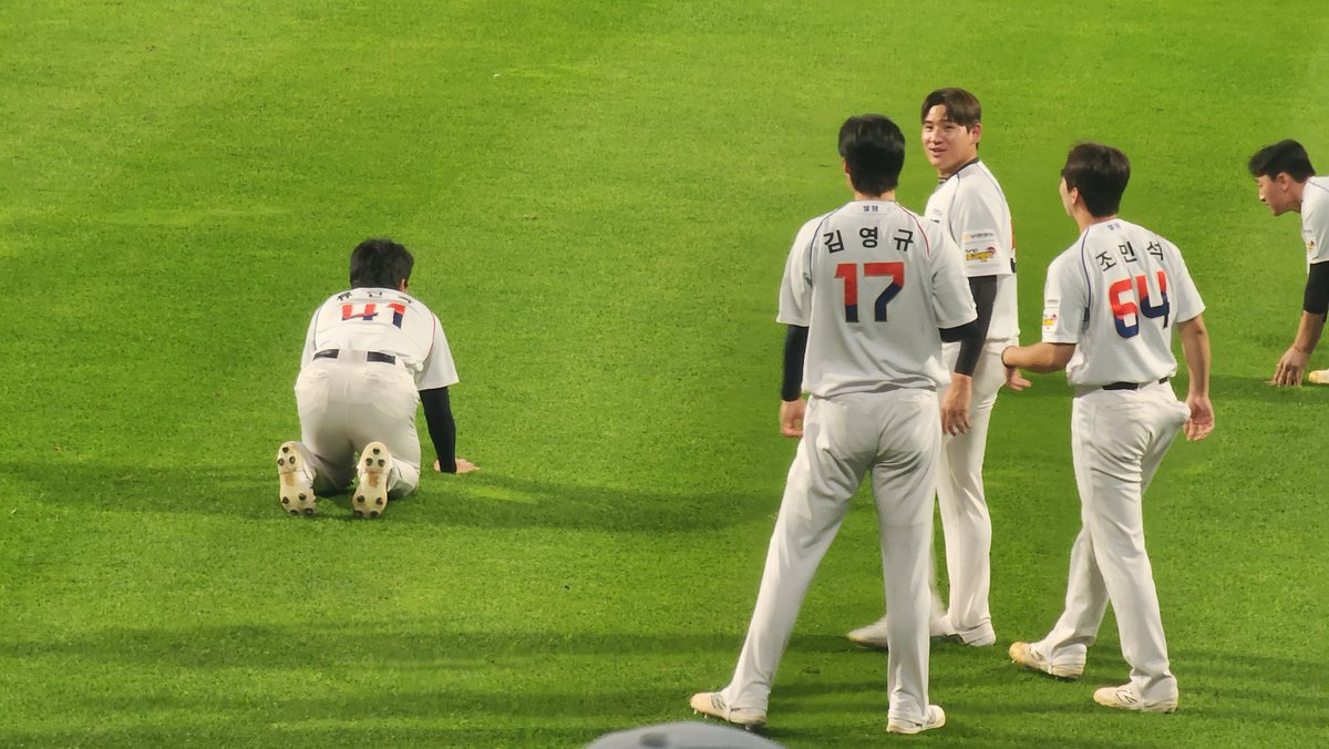 뀨님 찍고있는데 류무리님 갑자기 기다림. 하고 계셔서 진심 개크게 웃음