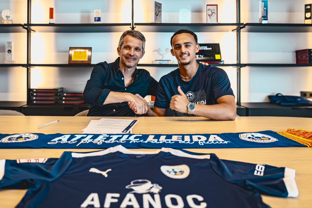 atletic_lleida's tweet photo. ✍️ Paperwork done.
Welcome BOUMENJAL 12 🇳🇱💙
#ForçaAtlètic #NouFitxatge #BOUMEJAL12 https://t.co/9secVRYmCT