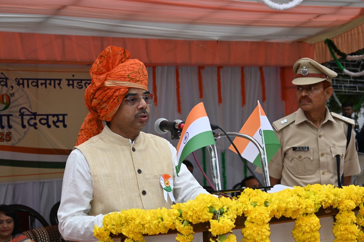 DRM Bhavnagar (@drm_bvp) on Twitter photo рднрд╛рд╡рдирдЧрд░ рдордВрдбрд▓ рдореЗрдВ 79рд╡реЗрдВ рд╕реНрд╡рддрдВрддреНрд░рддрд╛ рджрд┐рд╡рд╕ рдХреЗ рдЕрд╡рд╕рд░ рдкрд░ рдкрд╢реНрдЪрд┐рдо рд░реЗрд▓рд╡реЗ рдХреЗ рдорд╣рд╛рдкреНрд░рдмрдВрдзрдХ рд╢реНрд░реА рд╡рд┐рд╡реЗрдХ рдХреБрдорд╛рд░ рдЧреБрдкреНрддрд╛ рдЬреА рдХрд╛ рд╕рдВрджреЗрд╢ рд╡рд╛рдЪрди рдХреЗ рд╕рд╛рде рджреЗрд╢рднрдХреНрддрд┐ рдПрд╡рдВ рд╕реЗрд╡рд╛ рднрд╛рд╡рдирд╛ рдХреЗ рд╕рд╛рде рдХрд╛рд░реНрдп рдХрд░рдиреЗ рдХрд╛ рдЖрд╣реНрд╡рд╛рдиред
#79рд╡рд╛рдВрд╕реНрд╡рддрдВрддреНрд░рддрд╛рджрд┐рд╡рд╕ #BhavnagarDivision #IndianRailways #AzadiKaAmritMahotsav #IndependenceDay2025 рднрд╛рд╡рдирдЧрд░ рдордВрдбрд▓ рдореЗрдВ 79рд╡реЗрдВ рд╕реНрд╡рддрдВрддреНрд░рддрд╛ рджрд┐рд╡рд╕ рдХреЗ рдЕрд╡рд╕рд░ рдкрд░ рдкрд╢реНрдЪрд┐рдо рд░реЗрд▓рд╡реЗ рдХреЗ рдорд╣рд╛рдкреНрд░рдмрдВрдзрдХ рд╢реНрд░реА рд╡рд┐рд╡реЗрдХ рдХреБрдорд╛рд░ рдЧреБрдкреНрддрд╛ рдЬреА рдХрд╛ рд╕рдВрджреЗрд╢ рд╡рд╛рдЪрди рдХреЗ рд╕рд╛рде рджреЗрд╢рднрдХреНрддрд┐ рдПрд╡рдВ рд╕реЗрд╡рд╛ рднрд╛рд╡рдирд╛ рдХреЗ рд╕рд╛рде рдХрд╛рд░реНрдп рдХрд░рдиреЗ рдХрд╛ рдЖрд╣реНрд╡рд╛рдиред
#79рд╡рд╛рдВрд╕реНрд╡рддрдВрддреНрд░рддрд╛рджрд┐рд╡рд╕ #BhavnagarDivision #IndianRailways #AzadiKaAmritMahotsav #IndependenceDay2025