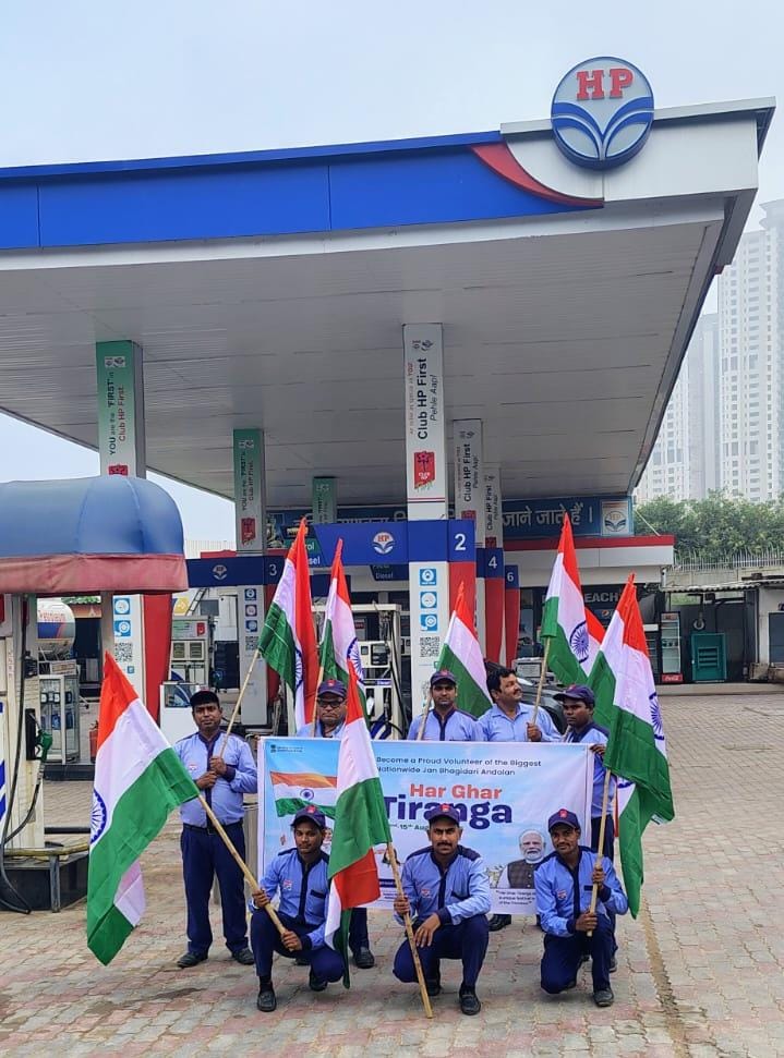 JAI HIND!!! India's 79th Independence Day celebrated at Hira Fuels, Tricolor gifts &amp; Sweets were distributed on this auspicious occasion!!!
#HPCL #IndependenceDay2025