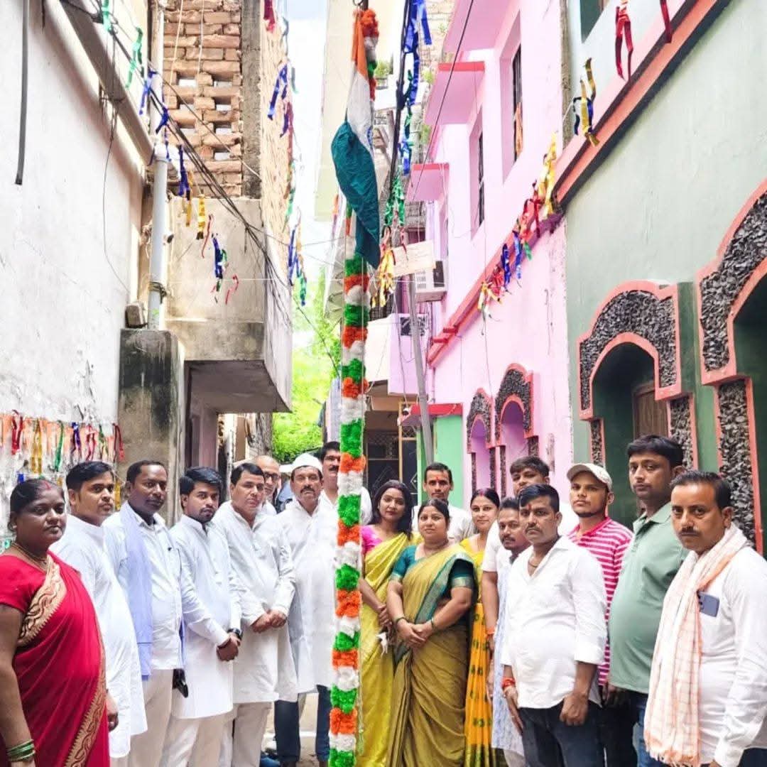 समस्तीपुर और अरवल और नवादा ज़िलें में रालोजपा कार्यालय में झंडातोलन की तस्वीर