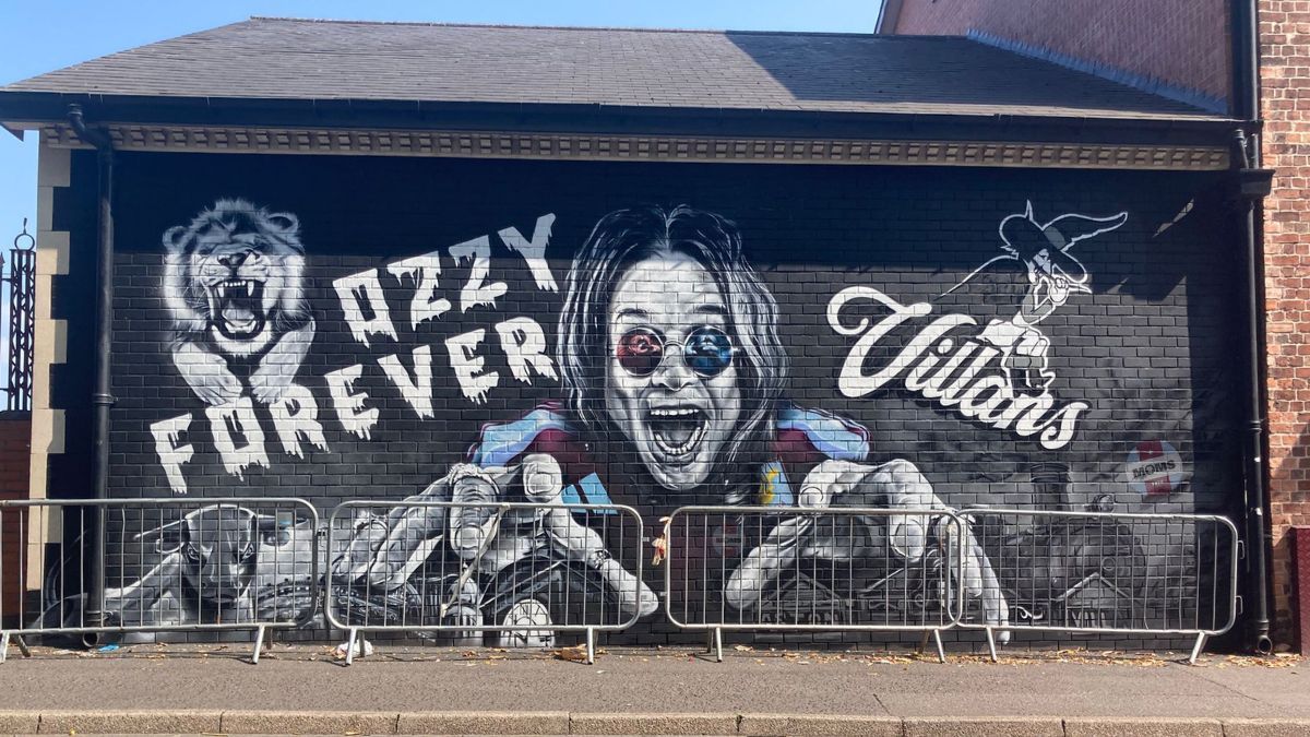 NEW: Ozzy Osbourne Mural Commissioned at Villa Park 

Read more 👉  buff.ly/kt3u0LV 

#AVFC