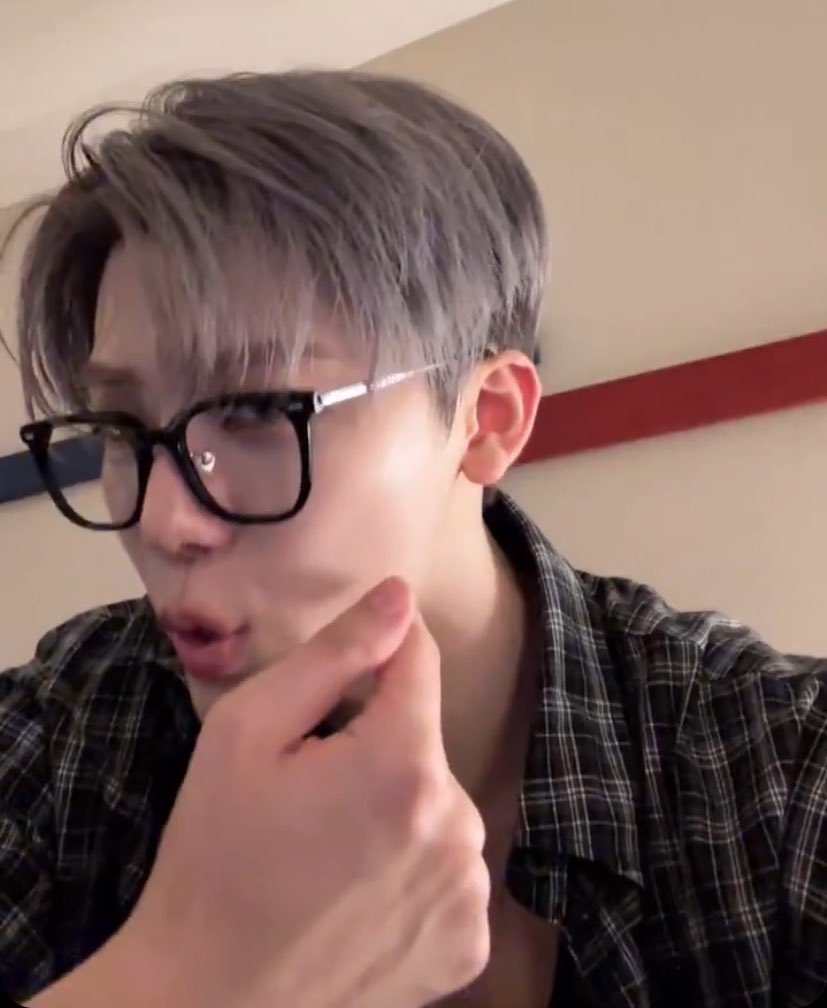 มาองมาอายอะไร มาจุ้บนี่มา