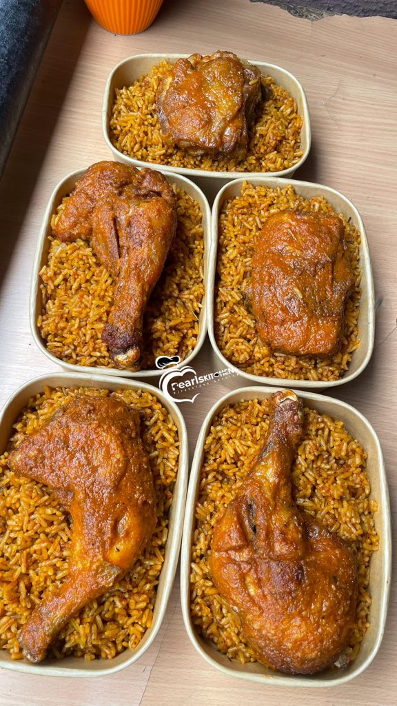 Party jollof would be available tomorrow 
Price : 7500
Location Lagos 

Please if this comes on your tl help me retweet and quote…
#pearlskitchen4