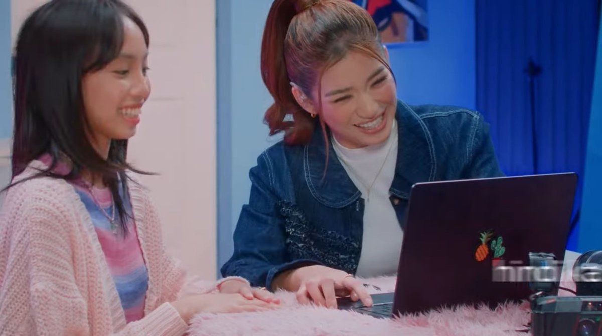 blinkeu_bloom's tweet image. Aiah and her love for photography! It&apos;s refreshing to see her this enthusiastic with someone who also has the same dream or passion with her. Galing din talaga ni Aiah makipag-kwentuhan. 

Watch it here:
youtu.be/R-aN6EsRn3k?si…

#BINI #GlobePH #GoForIt #GoForwardTogether @BINI_ph