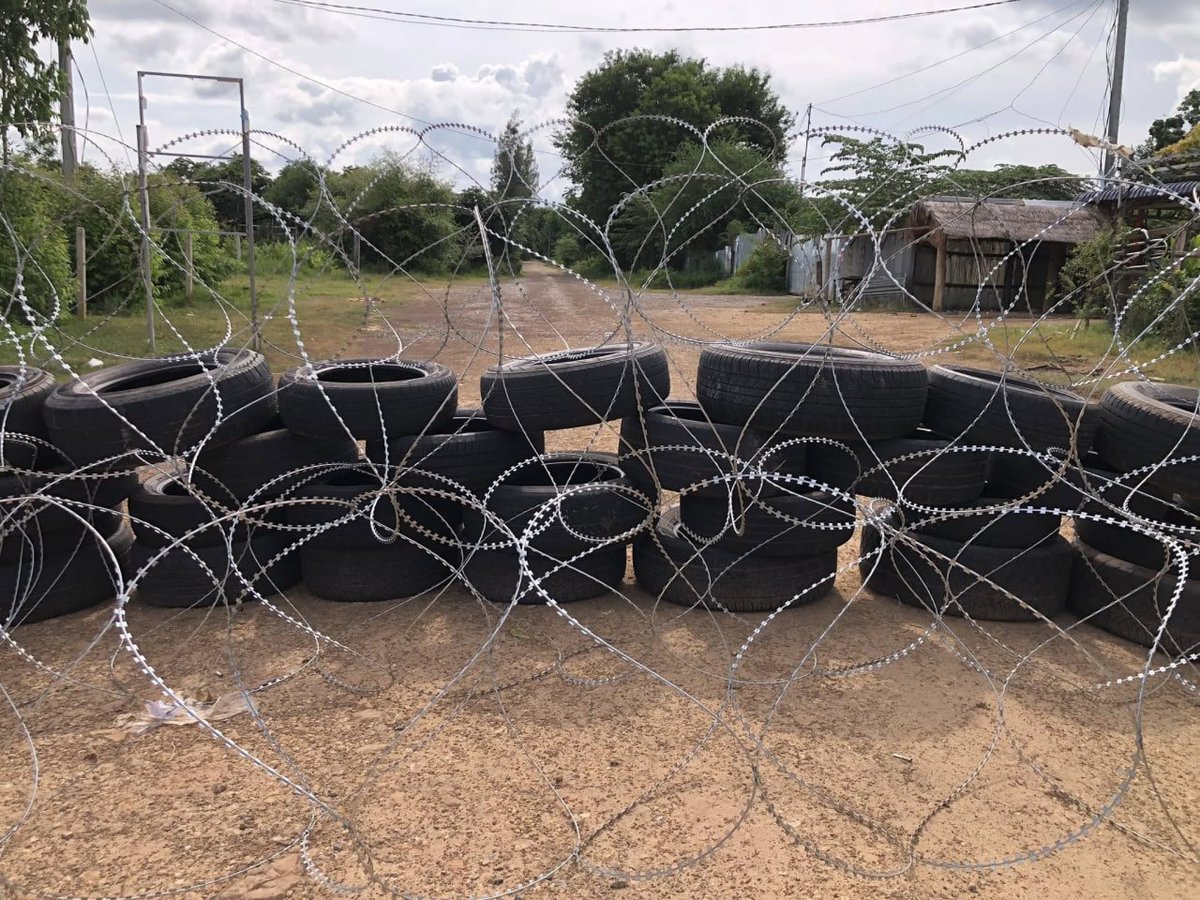 The Phnom Penh Post (@phnompenhpost) on Twitter photo Thai soldiers have encroached at least 200 metres into Cambodian territory, erecting barbed wire fences and cutting off six Cambodian families from their homes in Prey Chan village, O Beichoan commune, Ou Chrov district, Banteay Meanchey province.
Out of respect for the ceasefire Thai soldiers have encroached at least 200 metres into Cambodian territory, erecting barbed wire fences and cutting off six Cambodian families from their homes in Prey Chan village, O Beichoan commune, Ou Chrov district, Banteay Meanchey province.
Out of respect for the ceasefire