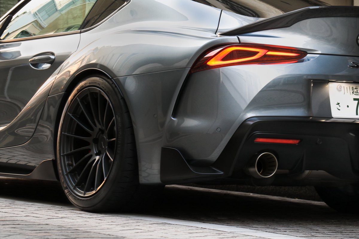 被写体全体を入れない構図が大好きです☺️