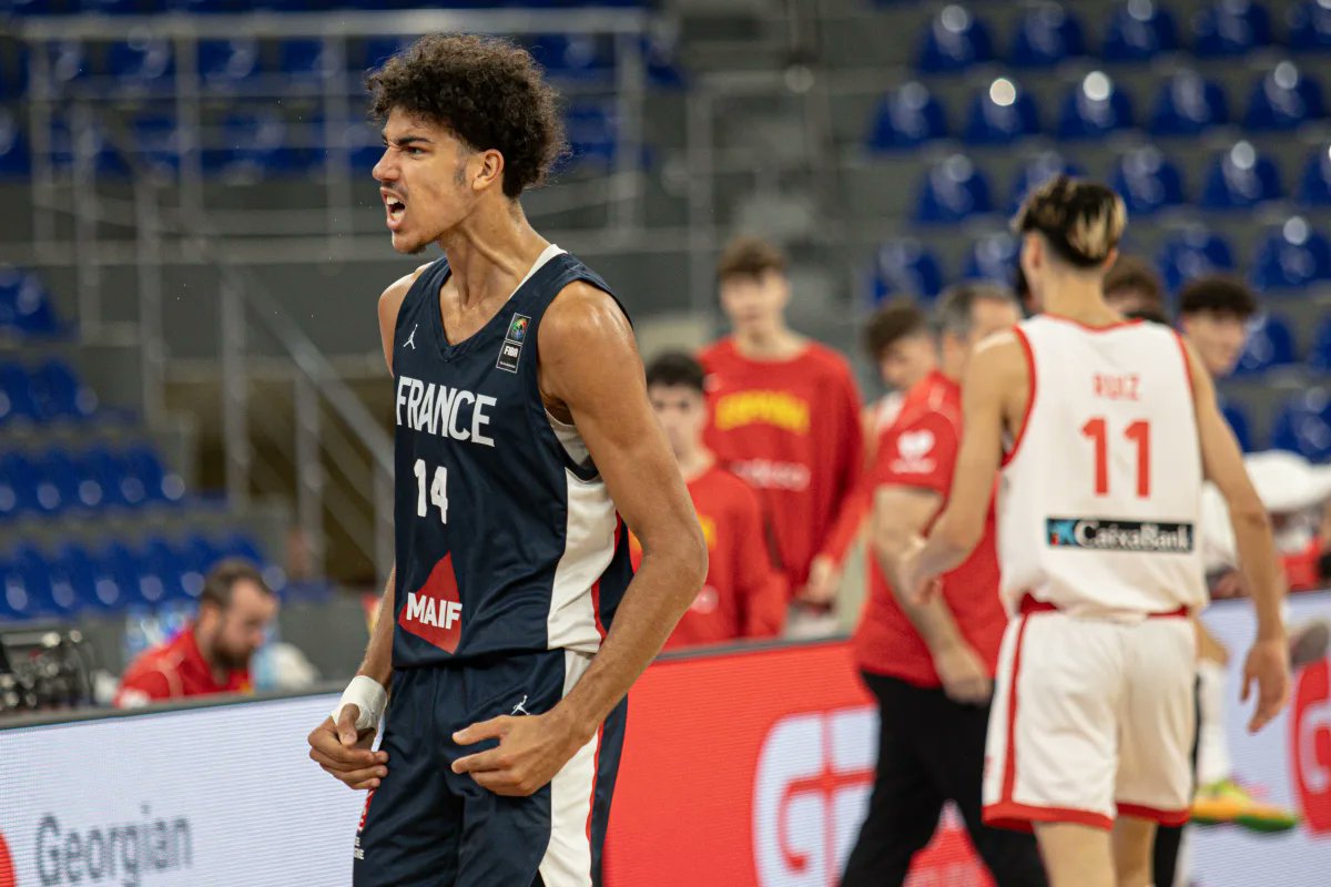 Tom_Cprt's tweet photo. LE GAME MONSTRUEUX de Nathan Soliman 🇫🇷 contre l'Espagne 🤯🤯

26 points
18 rebonds
4 passes
4 contres
10/21 au tir, dont 1/6 à trois
37 d'éval en 35 minutes

Le type va finir l'Euro à plus de 20 points de moyenne... On a pas vu ça chez les U16 Français depuis 20 ans https://t.co/cW32VZgYBj