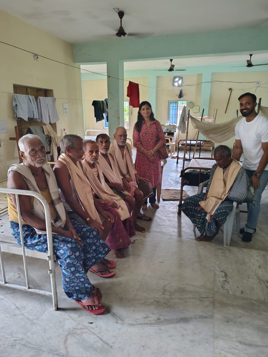 AllOdishaBsso's tweet photo. Happy 79th Independence  Day to all.. Distribution of Saal at Old Age Home by AOBSSOA. @SSEPD2 @NityanandaBJP @CMO_Odisha https://t.co/1jGWfVHoWg