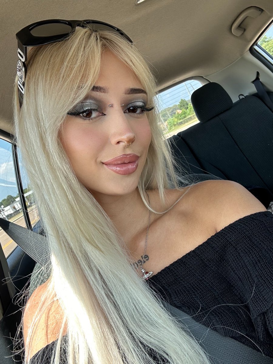 GM
Happy Friyay 🩶🖤