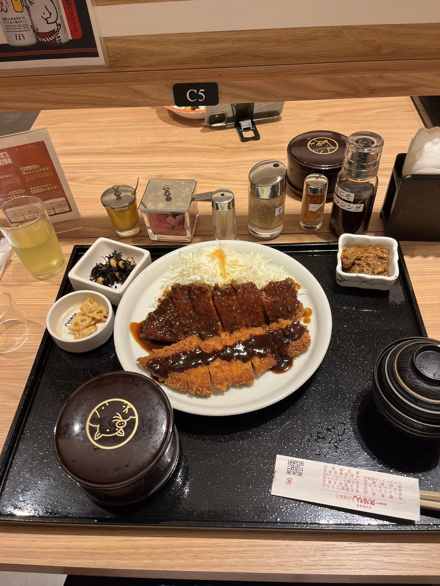 飛行機を見に行って、初めて味噌カツを食べた。おいしかったな〜