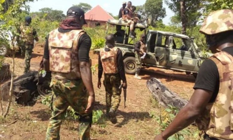 ADFmagazine's tweet photo. #Nigeria: Senior commander of #Mahmuda terrorist group, Abubakar Abba, arrested in Wawa, #NigerState - https://t.co/gvHTzWIP4B https://t.co/XI00KQD7Tt