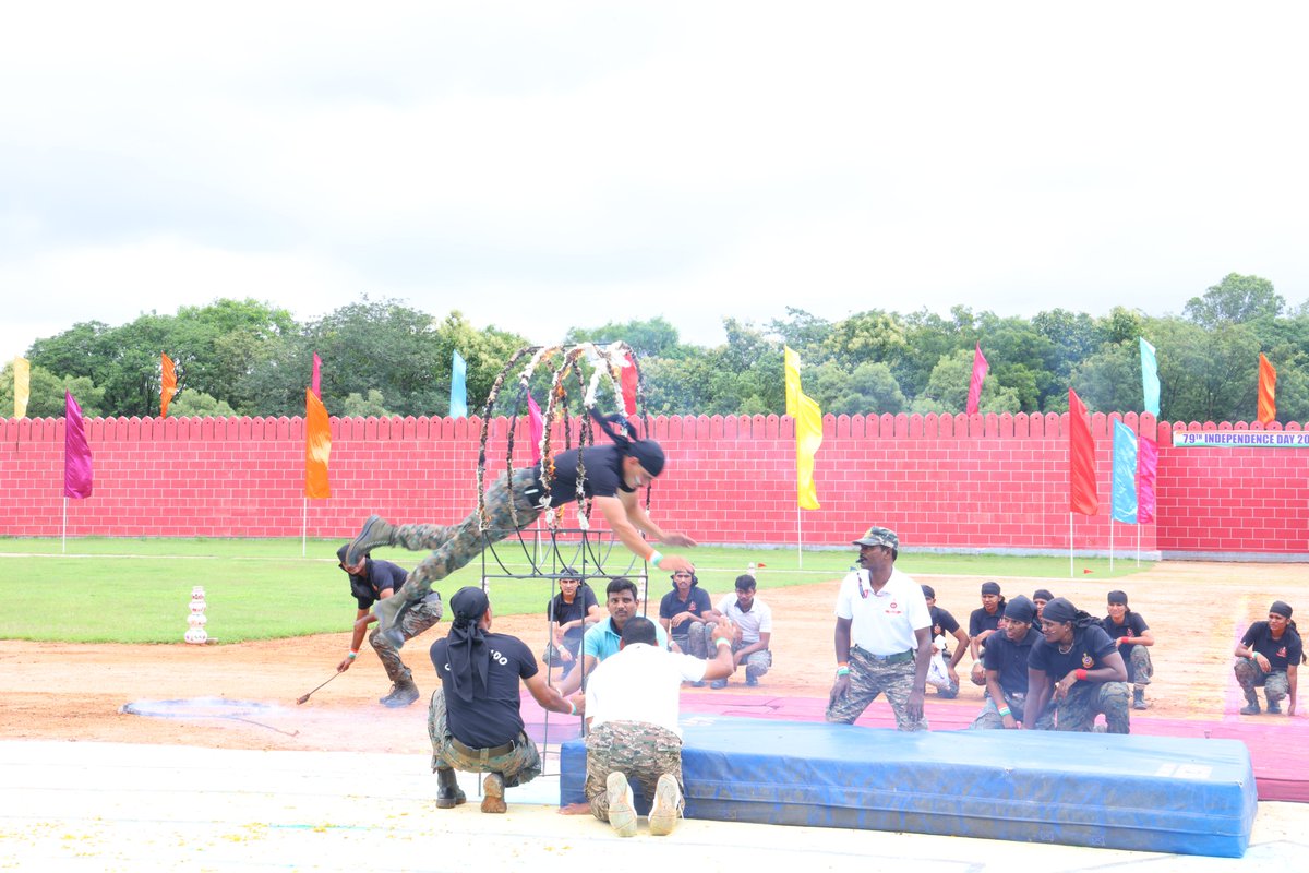 DRM Hyderabad (@drmhyb) on Twitter photo Commando show presented by Railway Protection Force, left audience mesmerized with the talent shown by Commandos displaying Martial Arts, Self Defence etc. at RPF Training Centre, Moula-ali, Hyderabad.
#IndependenceDay2025
<a href="/RailMinIndia/">Ministry of Railways</a>
<a href="/SCRailwayIndia/">South Central Railway</a> Commando show presented by Railway Protection Force, left audience mesmerized with the talent shown by Commandos displaying Martial Arts, Self Defence etc. at RPF Training Centre, Moula-ali, Hyderabad.
#IndependenceDay2025
<a href="/RailMinIndia/">Ministry of Railways</a>
<a href="/SCRailwayIndia/">South Central Railway</a>