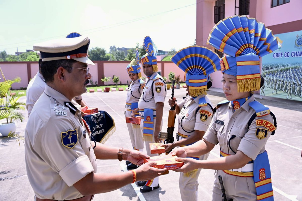 rksingh4971's tweet image. Today, deeply honored to unfurl the Tiranga 🇮🇳 at the Quarter Guard during the Independence Day celebrations at GC CRPF Chandauli. It was a true privilege to address the valiant CRPF personnel, saluting their unwavering commitment and selfless service to our nation on this…