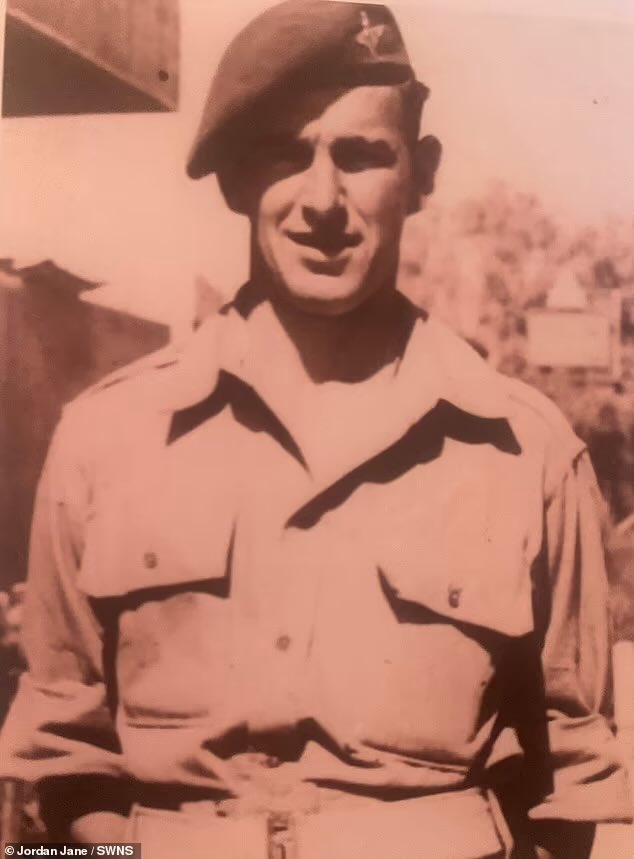 cornishspursboy's tweet photo. He was ‘some bleddy boy’. Picture taken trying to keep the peace in Palestine. Grandad, one of thousands of true legends fighting on after the war in Europe ended. https://t.co/tH3ZxuWPNC