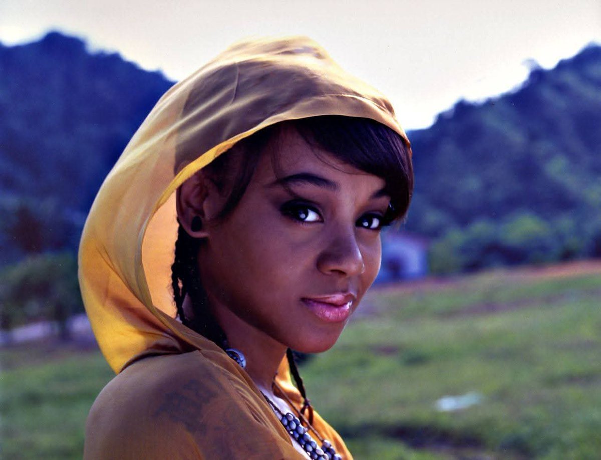 "After every dark night, there is a bright day. And that always gives me hope."

- Lisa "Left Eye" Lopes ➖️👁❤️