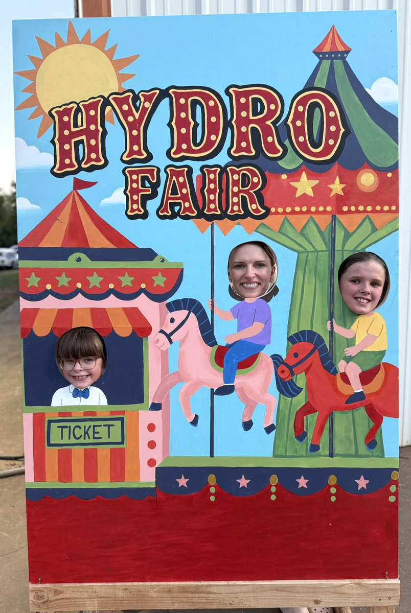 King_Garrett's tweet photo. A busy week at work and school, but we still made time for post-swim ice cream and the world-famous Hydro Free Fair! https://t.co/cIpeFZzEvv