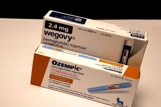 modernHealthMe's tweet photo. The Ozempic Thread Big Pharma Won’t Like

The Side They Don’t Show You
It’s sold as a miracle for weight loss & diabetes.
But behind the glossy ads? Cancer warnings, mental health risks, stomach paralysis, vision loss… and more.

🧵 Let’s talk about the fine print.