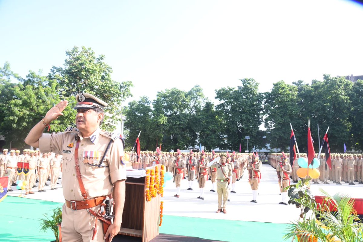 PTCSitapurUPP's tweet photo. आज संस्था में 79वें स्वतंत्रता दिवस के अवसर पर अपर पुलिस महानिदेशक श्री जय नारायण सिंह के द्वारा ध्वजारोहण किया गया,जिसमें संस्था के समस्त वरिष्ठ अधिकारीगण मौजूद रहे एवं संस्था में नियुक्त समस्त अधिकारी,कर्मचारी एवं प्रशिक्षुगण को शपथ दिलाई गई।
@Uppolice 
@dgpup 
@UPPoliceTrgHQ https://t.co/fiAVTFW3P4