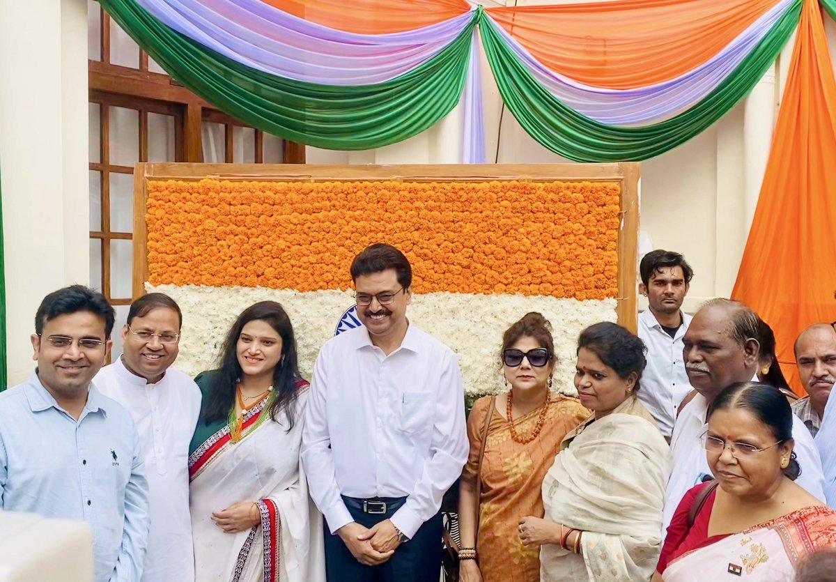 ProfRekhaSaxena's tweet photo. Happy Independence Day Everyone! https://t.co/vYbokNwNFj