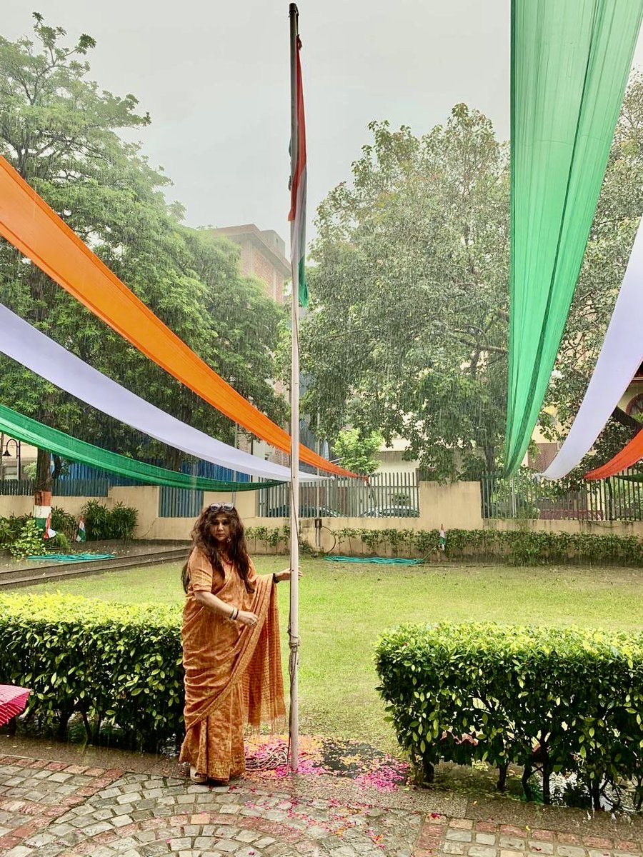 ProfRekhaSaxena's tweet photo. Happy Independence Day Everyone! https://t.co/vYbokNwNFj