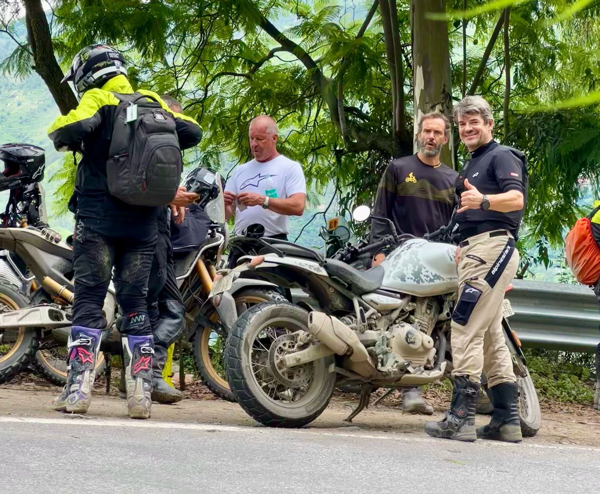 Carlos Checa Carrera (@carloscheca7) on Twitter photo Más fotos de esta aventura en la zona del Himalaya de la India con las <a href="/royalenfield/">Royal Enfield</a> y <a href="/alpinestars/">alpinestars</a> junto a <a href="/therickyjohnson/">Ricky Johnson</a> <a href="/motogeo/">MotoGeo</a> y <a href="/lostwithpurpose/">Barton</a>.
#royalenfield #royalenfieldindia #alpinestars Más fotos de esta aventura en la zona del Himalaya de la India con las <a href="/royalenfield/">Royal Enfield</a> y <a href="/alpinestars/">alpinestars</a> junto a <a href="/therickyjohnson/">Ricky Johnson</a> <a href="/motogeo/">MotoGeo</a> y <a href="/lostwithpurpose/">Barton</a>.
#royalenfield #royalenfieldindia #alpinestars