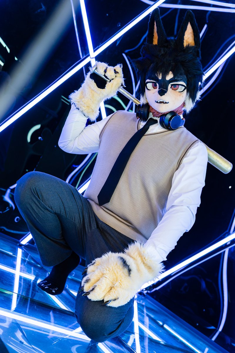 #FursuitFriday 

누구를 박살내러 가볼까?