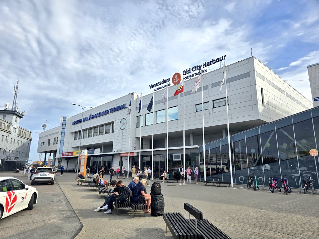 nonstopeurotrip's tweet photo. Day 3 of #PL2FI and its the final leg onboard Viking XPRS โด๏ธ from #Tallinn ๐ช๐ช to #Helsinki ๐ซ๐ฎ This 2.5 hour trip across the Gulf of #Finland costs just โฌ19.50 as a foot passenger ๐ถโโ๏ธ๐ถโโ๏ธ#NonstopEurotrip https://t.co/tB4Tg4ouzs