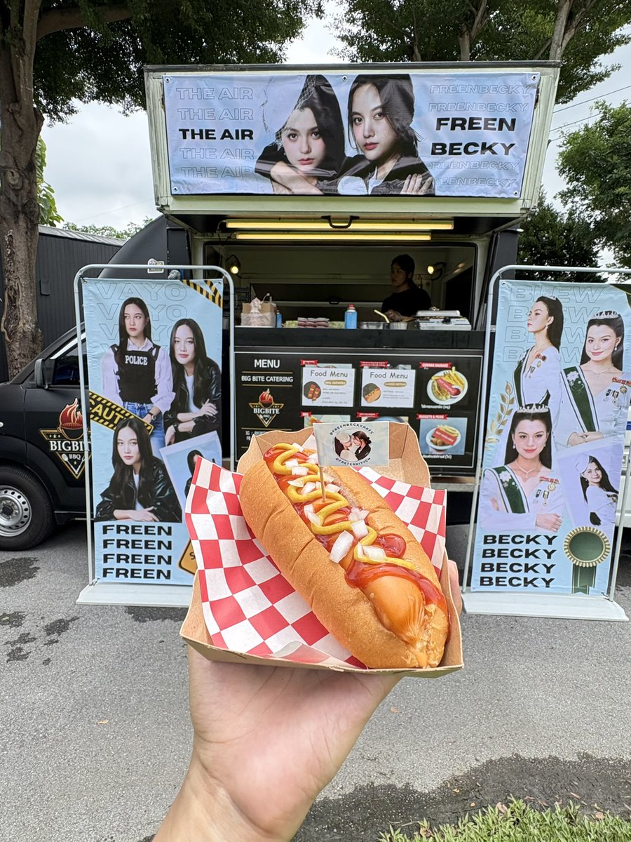bigbitehouse's tweet image. Food support FreenBecky 💕 ณ กองถ่าย The Air สเน่หาวาโย 🎬
🚩 Supported by Inter fan
🙏🏼 #BigBiteCatering ขอบคุณที่ใช้บริการ 
#foodsupportthailand #ฟู้ดซัพพอร์ต #foodsupportศิลปิน #freenbecky #freensarocha #beckyarmstrong #srchafreen #ฟรีนเบค  #theairoffreenbecky #สเน่หาวาโย